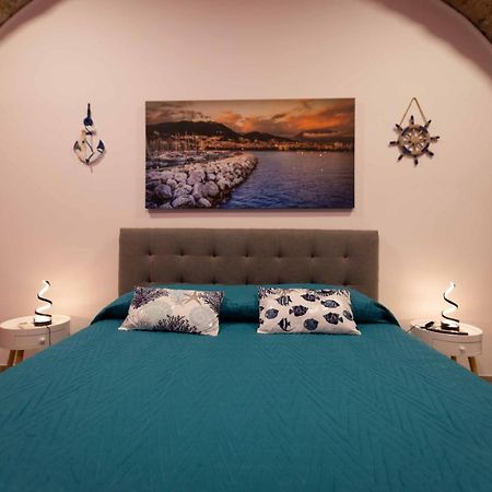Stay In The Heart Of Salerno - Near The Duomo "La Finestra Sul Borgo" Buitenkant foto